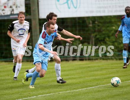 Fussball. Unterliga Ost. Sele Zell gegen Woelfnitz. Gabriel Gregorn (Sele Zell),  Dominik Wurmdobler (Woelfnitz). Sele Zell, 18.5.2018.
Foto: Kuess
---
pressefotos, pressefotografie, kuess, qs, qspictures, sport, bild, bilder, bilddatenbank