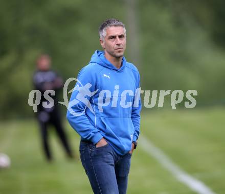 Fussball. Unterliga Ost. Sele Zell gegen Woelfnitz. Trainer Darko Djukic (Sele Zell). Sele Zell, 18.5.2018.
Foto: Kuess
---
pressefotos, pressefotografie, kuess, qs, qspictures, sport, bild, bilder, bilddatenbank
