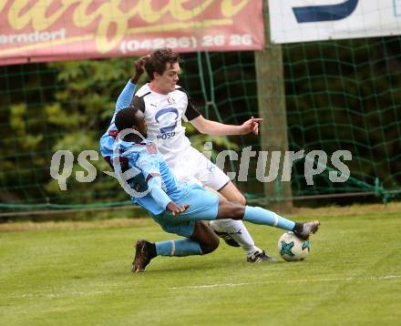 Fussball. Unterliga Ost. Sele Zell gegen Woelfnitz. Gabriel Gregorn (Sele Zell),  Kevin Mpaka (Woelfnitz). Sele Zell, 18.5.2018.
Foto: Kuess
---
pressefotos, pressefotografie, kuess, qs, qspictures, sport, bild, bilder, bilddatenbank