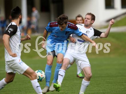 Fussball. Unterliga Ost. Sele Zell gegen Woelfnitz. Martin Kelih (Sele Zell),  Lukas Michael Rutnig (Woelfnitz). Sele Zell, 18.5.2018.
Foto: Kuess
---
pressefotos, pressefotografie, kuess, qs, qspictures, sport, bild, bilder, bilddatenbank