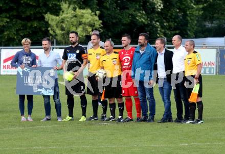 Fussball KFV Cup. Finale. Bleiburg gegen SAK. Lovro Plimon (Bleiburg), Schiedsrichter Thomas Christian Schmautz, Darjan Aleksic (SAK), Klaus Mitterdorfer (Praesident KFV). Bleiburg, am 22.5.2018.
Foto: Kuess
---
pressefotos, pressefotografie, kuess, qs, qspictures, sport, bild, bilder, bilddatenbank