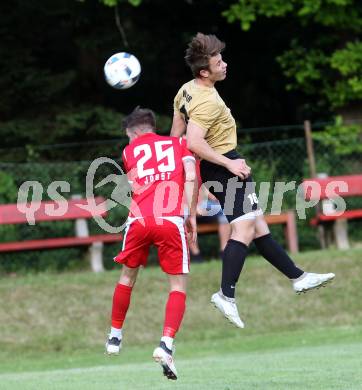 Fussball Kaerntner Liga. ATUS Ferlach gegen Koettmannsdorf. Daniel Jobst,  (Ferlach), Nico Benito Holzer (Koettmannsdorf). Ferlach, am 26.5.2018.
Foto: Kuess
---
pressefotos, pressefotografie, kuess, qs, qspictures, sport, bild, bilder, bilddatenbank