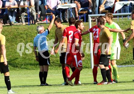 Fussball Kaerntner Liga. ATUS Ferlach gegen Koettmannsdorf.  rote Karte fuer Christoph Pibal  (Koettmannsdorf). Ferlach, am 26.5.2018.
Foto: Kuess
---
pressefotos, pressefotografie, kuess, qs, qspictures, sport, bild, bilder, bilddatenbank