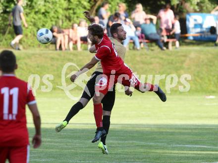 Fussball Kaerntner Liga. ATUS Ferlach gegen Koettmannsdorf.  Petar Maric,  (Ferlach), Christopher Sallinger (Koettmannsdorf). Ferlach, am 26.5.2018.
Foto: Kuess
---
pressefotos, pressefotografie, kuess, qs, qspictures, sport, bild, bilder, bilddatenbank