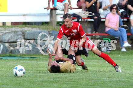 Fussball Kaerntner Liga. ATUS Ferlach gegen Koettmannsdorf.  Erwin Bajric,  (Ferlach), Dominik Kruschitz (Koettmannsdorf). Ferlach, am 26.5.2018.
Foto: Kuess
---
pressefotos, pressefotografie, kuess, qs, qspictures, sport, bild, bilder, bilddatenbank