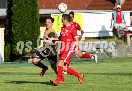 Fussball Kaerntner Liga. ATUS Ferlach gegen Koettmannsdorf. Martin Sustersic (Ferlach), Philipp Gatti (Koettmannsdorf). Ferlach, am 26.5.2018.
Foto: Kuess
---
pressefotos, pressefotografie, kuess, qs, qspictures, sport, bild, bilder, bilddatenbank