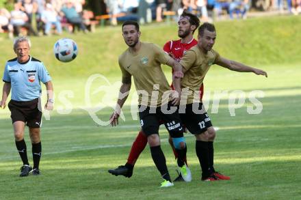 Fussball Kaerntner Liga. ATUS Ferlach gegen Koettmannsdorf. Petar Maric  (Ferlach), Christopher Sallinger, Martin Trattnig (Koettmannsdorf). Ferlach, am 26.5.2018.
Foto: Kuess
---
pressefotos, pressefotografie, kuess, qs, qspictures, sport, bild, bilder, bilddatenbank