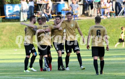 Fussball Kaerntner Liga. ATUS Ferlach gegen Koettmannsdorf. Jubel   (Koettmannsdorf). Ferlach, am 26.5.2018.
Foto: Kuess
Foto: Kuess
---
pressefotos, pressefotografie, kuess, qs, qspictures, sport, bild, bilder, bilddatenbank