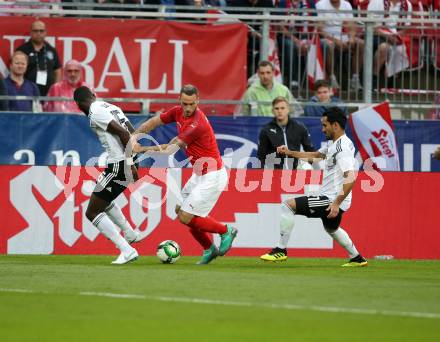 Fussball Laenderspiel. Oesterreich gegen Deutschland. Aleksandar Dragovic,  (Oesterreich), Antonio Ruediger, Ilkay Guendogan (Deutschland). Klagenfurt Woerthersee Stadion, am 2.6.2018.
Foto: Kuess


---
pressefotos, pressefotografie, kuess, qs, qspictures, sport, bild, bilder, bilddatenbank