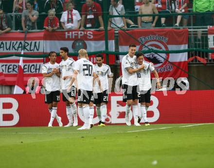 Fussball Laenderspiel. Oesterreich gegen Deutschland.  Torjubel Mesut Oezil, Niklas Suele  (Deutschland). Klagenfurt Woerthersee Stadion, am 2.6.2018.
Foto: Kuess


---
pressefotos, pressefotografie, kuess, qs, qspictures, sport, bild, bilder, bilddatenbank