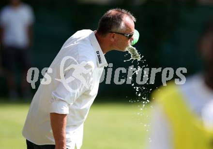 Fussball 1. Klasse C. Donau gegen Ebental. Trainer Wolfgang Thun-Hohenstein (Donau). Klagenfurt, am 9.6.2018.
Foto: Kuess
---
pressefotos, pressefotografie, kuess, qs, qspictures, sport, bild, bilder, bilddatenbank