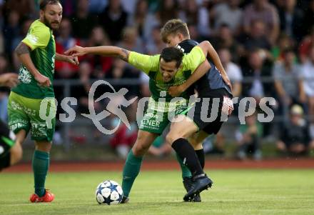 Fussball. Kaerntner Liga. Voelkermarkt gegen FC Lendorf. Lukas Urnik, (Voelkermarkt),  Marco Moser  (Lendorf). Voelkermarkt, 8.6.2018.
Foto: Kuess
---
pressefotos, pressefotografie, kuess, qs, qspictures, sport, bild, bilder, bilddatenbank