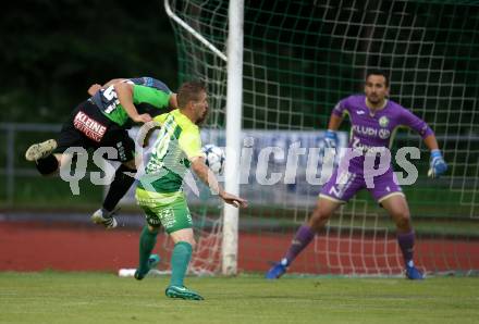 Fussball. Kaerntner Liga. Voelkermarkt gegen FC Lendorf. Manuel Primusch (Voelkermarkt),  Martin Nagy, Michael Zunder (Lendorf). Voelkermarkt, 8.6.2018.
Foto: Kuess
---
pressefotos, pressefotografie, kuess, qs, qspictures, sport, bild, bilder, bilddatenbank