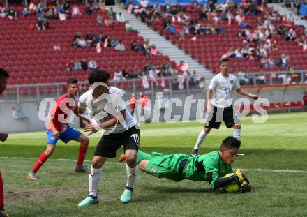 Fussball Laenderspiel. Tournament delle Nazioni. Oesterreich gegen Costa Rica. Demir Yusuf, (Oesterreich),  Joshua Carvajal Campos (Costa Rica). Klagenfurt, am 24.4.2018.
Foto: Kuess
---
pressefotos, pressefotografie, kuess, qs, qspictures, sport, bild, bilder, bilddatenbank