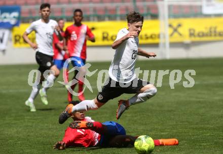 Fussball Laenderspiel. Tournament delle Nazioni. Oesterreich gegen Costa Rica. Florian Weiler, (Oesterreich),  Denilson Vargas Vargas (Costa Rica). Klagenfurt, am 24.4.2018.
Foto: Kuess
---
pressefotos, pressefotografie, kuess, qs, qspictures, sport, bild, bilder, bilddatenbank