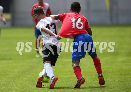 Fussball Laenderspiel. Tournament delle Nazioni. Oesterreich gegen Costa Rica. Eduard Haas,  (Oesterreich), Brandon Jesus Calderon Delgado (Costa Rica). Klagenfurt, am 24.4.2018.
Foto: Kuess
---
pressefotos, pressefotografie, kuess, qs, qspictures, sport, bild, bilder, bilddatenbank