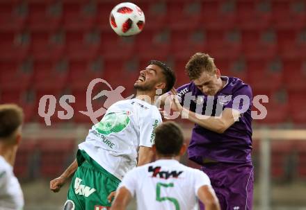 Fussball 2. Liga. SK Austria Klagenfurt gegen SC Austria Lustenau.  Scott Fitzgerald Kennedy, (Klagenfurt),   Firat Tuncer  (Lustenau). Klagenfurt, am 27.7.2018.
Foto: Kuess
---
pressefotos, pressefotografie, kuess, qs, qspictures, sport, bild, bilder, bilddatenbank