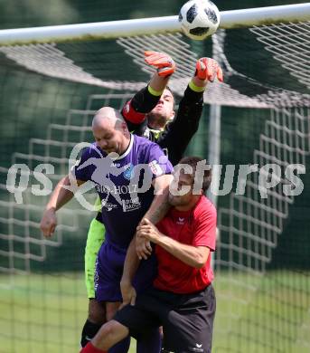 Fussball Unterliga Ost. Gurnitz gegen Eisenkappel. Andreas Rauter, Patrick Steiner,  (Gurnitz), Florian Romano (Eisenkappel). Gurnitz, am 29.7.2018.
Foto: Kuess
---
pressefotos, pressefotografie, kuess, qs, qspictures, sport, bild, bilder, bilddatenbank