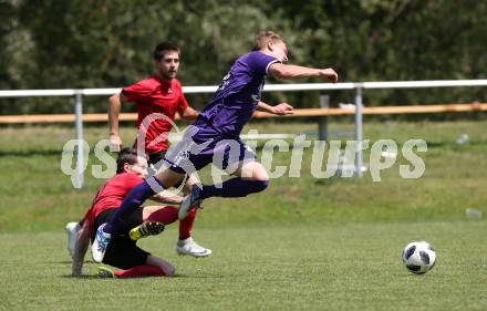 Fussball Unterliga Ost. Gurnitz gegen Eisenkappel. Guenther Hubmann, (Gurnitz), Matija Smrtnik  (Eisenkappel). Gurnitz, am 29.7.2018.
Foto: Kuess
---
pressefotos, pressefotografie, kuess, qs, qspictures, sport, bild, bilder, bilddatenbank