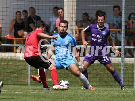 Fussball Unterliga Ost. Gurnitz gegen Eisenkappel. Daniel Urschitz (Gurnitz),  Mathias Ludwig Raspotnig, Toni Smrtnik (Eisenkappel). Gurnitz, am 29.7.2018.
Foto: Kuess
---
pressefotos, pressefotografie, kuess, qs, qspictures, sport, bild, bilder, bilddatenbank