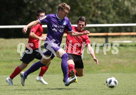 Fussball Unterliga Ost. Gurnitz gegen Eisenkappel. Guenther Hubmann, (Gurnitz), Matija Smrtnik  (Eisenkappel). Gurnitz, am 29.7.2018.
Foto: Kuess
---
pressefotos, pressefotografie, kuess, qs, qspictures, sport, bild, bilder, bilddatenbank