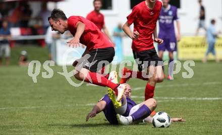 Fussball Unterliga Ost. Gurnitz gegen Eisenkappel. Daniel Urschitz,  (Gurnitz),  Florian Romano (Eisenkappel). Gurnitz, am 29.7.2018.
Foto: Kuess
---
pressefotos, pressefotografie, kuess, qs, qspictures, sport, bild, bilder, bilddatenbank