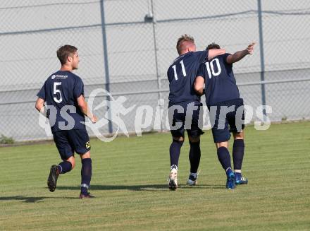 Fussball. Kaerntner Liga. St. Jakob/Rosental gegen Matrei. Torjubel Benedikt Wibmer, Mario Kleinlercher, Jonathan Panzl (Matrei). St. Jakob, 4.8.2018.
Foto: Kuess
---
pressefotos, pressefotografie, kuess, qs, qspictures, sport, bild, bilder, bilddatenbank