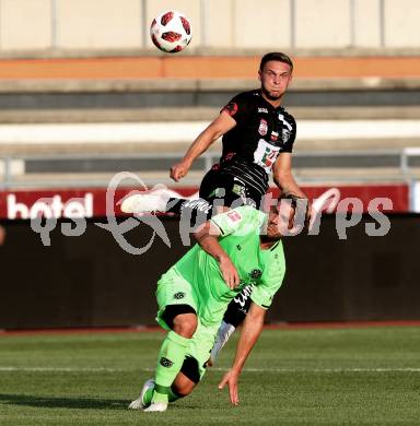 Fussball Testspiel. RZ Pellets WAC gegen Hannover 96. Bernd Gschweidl,    (WAC),  Oliver Sorg (Hannover). Wolfsberg, am 1.8.2018.
Foto: Kuess
---
pressefotos, pressefotografie, kuess, qs, qspictures, sport, bild, bilder, bilddatenbank