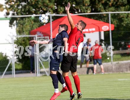 Fussball. Kaerntner Liga. St. Jakob/Rosental gegen Matrei. Thomas Pirker (St. Jakob), Rene Scheiber (Matrei). St. Jakob, 4.8.2018.
Foto: Kuess
---
pressefotos, pressefotografie, kuess, qs, qspictures, sport, bild, bilder, bilddatenbank