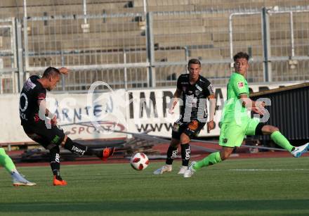 Fussball Testspiel. RZ Pellets WAC gegen Hannover 96. Michael Liendl, Bernd Gschweidl,   (WAC), Waldemar Anton (Hannover). Wolfsberg, am 1.8.2018.
Foto: Kuess
---
pressefotos, pressefotografie, kuess, qs, qspictures, sport, bild, bilder, bilddatenbank