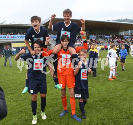 Fussball Schuelerliga. Bundesmeisterschaft. Finale. BG/BRG/SRG Klagenfurt-Lerchenfeld U13 gegen NSMS 10 Wendstattgasse U13. Jubel Marco Modritsch, Daniel Genser, Bernd Aineter, Nico Klimbacher, Lerchenfeld. Landskron, am 28.6.2018.
Foto: Kuess
---
pressefotos, pressefotografie, kuess, qs, qspictures, sport, bild, bilder, bilddatenbank