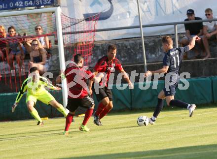 Fussball. Kaerntner Liga. St. Jakob/Rosental gegen Matrei. Kevin Thomas Wrolich (St. Jakob),  Mario Kleinlercher (Matrei). St. Jakob, 4.8.2018.
Foto: Kuess
---
pressefotos, pressefotografie, kuess, qs, qspictures, sport, bild, bilder, bilddatenbank