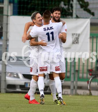 Fussball. Kaerntner Liga. SAK gegen St. Michael/Bleiburg. Torjubel Thomas Riedl, Stephan Buergler, Jurinic Andrej (SAK). Klagenfurt, 3.8.2018.
Foto: Kuess
---
pressefotos, pressefotografie, kuess, qs, qspictures, sport, bild, bilder, bilddatenbank