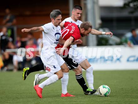 Fussball. Kaerntner Liga. SAK gegen St. Michael/Bleiburg. Thomas Riedl, Zoran Vukovic,  (SAK),  Uros Roser (St. Michael). Klagenfurt, 3.8.2018.
Foto: Kuess
---
pressefotos, pressefotografie, kuess, qs, qspictures, sport, bild, bilder, bilddatenbank