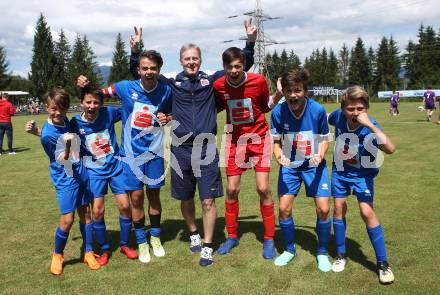 Schuelerliga Semifinale. BG/BRG/SRG Klagenfurt - Lerchenfeld gegen BRG Steyr.  Jubel Max Hannesschlaeger, Matteo Juvan, Daniel Genser,  Marco Modritsch, Betreuer Walter Pressinger, Bernd Aineter, Andre Schmedler (Lerchenfeld). Finkenstein, am 26.6.2018.
Foto: Kuess
---
pressefotos, pressefotografie, kuess, qs, qspictures, sport, bild, bilder, bilddatenbank