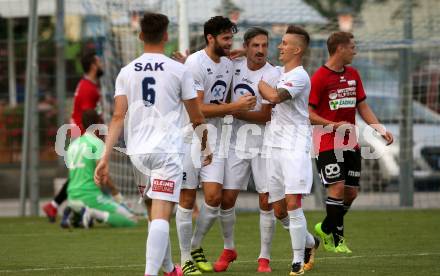 Fussball. Kaerntner Liga. SAK gegen St. Michael/Bleiburg. Torjubel Stephan Buergler, Thomas Riedl, Jurinic Andrej (SAK). Klagenfurt, 3.8.2018.
Foto: Kuess
---
pressefotos, pressefotografie, kuess, qs, qspictures, sport, bild, bilder, bilddatenbank