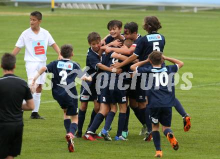 Fussball Schuelerliga. Bundesmeisterschaft. Finale. BG/BRG/SRG Klagenfurt-Lerchenfeld U13 gegen NSMS 10 Wendstattgasse U13. Torjubel Matteo Juvan, Daniel Genser, Marco Modritsch, Noah Pogatetz, Matthias Dollinger, Max Hannesschlaeger  (Lerchenfeld). Landskron, am 28.6.2018.
Foto: Kuess
---
pressefotos, pressefotografie, kuess, qs, qspictures, sport, bild, bilder, bilddatenbank