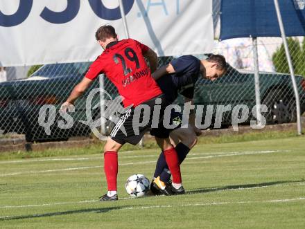 Fussball. Kaerntner Liga. St. Jakob/Rosental gegen Matrei. Thomas Ogradnig (St. Jakob), Kevin Koeffler (Matrei). St. Jakob, 4.8.2018.
Foto: Kuess
---
pressefotos, pressefotografie, kuess, qs, qspictures, sport, bild, bilder, bilddatenbank