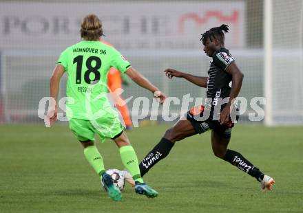 Fussball Testspiel. RZ Pellets WAC gegen Hannover 96.  Ash Kigbu,  (WAC), Iver Fossum (Hannover). Wolfsberg, am 1.8.2018.
Foto: Kuess
---
pressefotos, pressefotografie, kuess, qs, qspictures, sport, bild, bilder, bilddatenbank