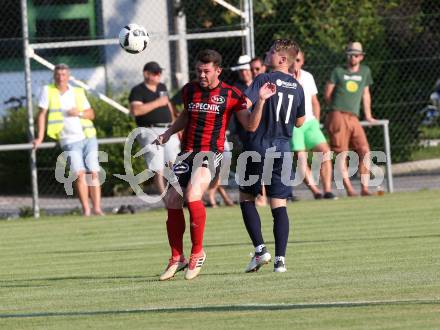 Fussball. Kaerntner Liga. St. Jakob/Rosental gegen Matrei. Wolfgang Michael Sereinig (St. Jakob),  Mario Kleinlercher (Matrei). St. Jakob, 4.8.2018.
Foto: Kuess
---
pressefotos, pressefotografie, kuess, qs, qspictures, sport, bild, bilder, bilddatenbank