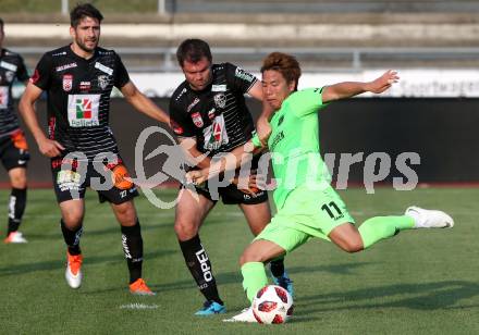 Fussball Testspiel. RZ Pellets WAC gegen Hannover 96. Nemanja Rnic,  (WAC), Takuma Asano  (Hannover). Wolfsberg, am 1.8.2018.
Foto: Kuess
---
pressefotos, pressefotografie, kuess, qs, qspictures, sport, bild, bilder, bilddatenbank