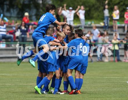 Schuelerliga Semifinale. BG/BRG/SRG Klagenfurt - Lerchenfeld gegen BRG Steyr. Torjubel Daniel Genser, Maximilian Leipold, Marcel Moswitzer, Maximilian Leipold, Max Hannesschlaeger, Marco Modritsch (Lerchenfeld). Finkenstein, am 26.6.2018.
Foto: Kuess
---
pressefotos, pressefotografie, kuess, qs, qspictures, sport, bild, bilder, bilddatenbank