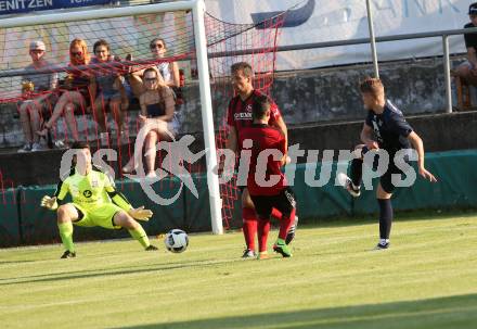 Fussball. Kaerntner Liga. St. Jakob/Rosental gegen Matrei. Kevin Thomas Wrolich (St. Jakob),  Mario Kleinlercher (Matrei). St. Jakob, 4.8.2018.
Foto: Kuess
---
pressefotos, pressefotografie, kuess, qs, qspictures, sport, bild, bilder, bilddatenbank