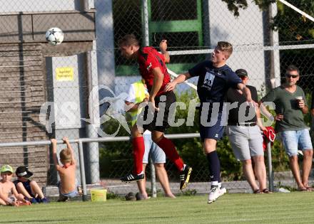 Fussball. Kaerntner Liga. St. Jakob/Rosental gegen Matrei.  Thomas Pirker (St. Jakob),  Mario Kleinlercher (Matrei). St. Jakob, 4.8.2018.
Foto: Kuess
---
pressefotos, pressefotografie, kuess, qs, qspictures, sport, bild, bilder, bilddatenbank