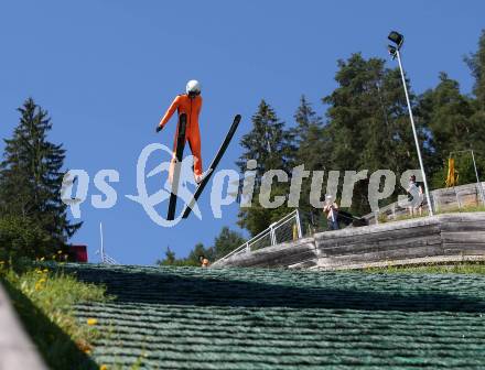 Schispringen Damen. Training. Heinz Kuttin Cheftrainer der chinesischen Skispringerinnen. Villach, am 28.7.2018.
Foto: Kuess
---
pressefotos, pressefotografie, kuess, qs, qspictures, sport, bild, bilder, bilddatenbank
