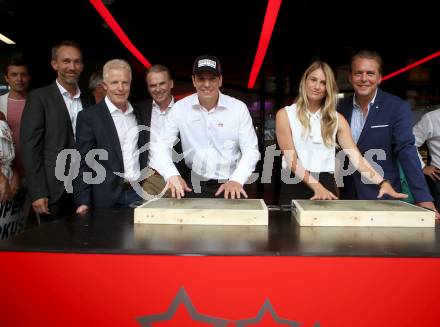 Starmeile. Walk of Fame Velden.  Helmut Steiner,  Buergermeister Ferdinand Vouk, Markus Salcher,Anna Gasser, Paul Vogel. Velden, am 22.7.2018.
Foto: Kuess
---
pressefotos, pressefotografie, kuess, qs, qspictures, sport, bild, bilder, bilddatenbank