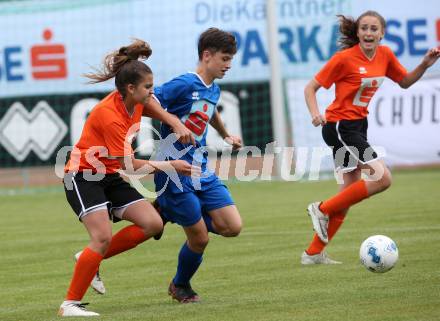 Fussball Schuelerliga. Finale. FSSZ Spittal an der Drau gegen BG/BRG/SRG Klagenfurt-Lerchenfeld. Alicia Morgenstern, (Spittal), Marco Modritsch  (Klagenfurt). Landskron, am 29.5.2018.
Foto: Kuess
---
pressefotos, pressefotografie, kuess, qs, qspictures, sport, bild, bilder, bilddatenbank