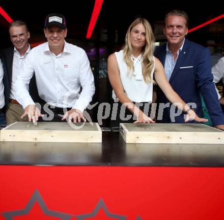 Starmeile. Walk of Fame Velden.   Buergermeister Ferdinand Vouk, Markus Salcher, Anna Gasser,  Paul Vogel. Velden, am 22.7.2018.
Foto: Kuess
---
pressefotos, pressefotografie, kuess, qs, qspictures, sport, bild, bilder, bilddatenbank