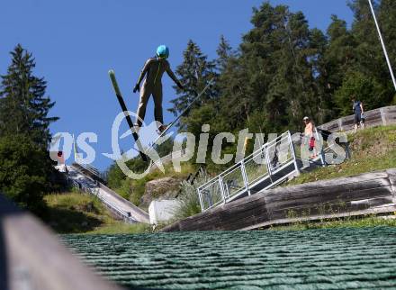 Schispringen Damen. Training. Heinz Kuttin Cheftrainer der chinesischen Skispringerinnen. Villach, am 28.7.2018.
Foto: Kuess
---
pressefotos, pressefotografie, kuess, qs, qspictures, sport, bild, bilder, bilddatenbank