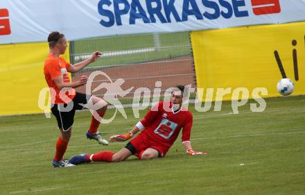 Fussball Schuelerliga. Finale. FSSZ Spittal an der Drau gegen BG/BRG/SRG Klagenfurt-Lerchenfeld. Jonas HUber, (Spittal), Bernd Aineter  (Klagenfurt). Landskron, am 29.5.2018.
Foto: Kuess
---
pressefotos, pressefotografie, kuess, qs, qspictures, sport, bild, bilder, bilddatenbank